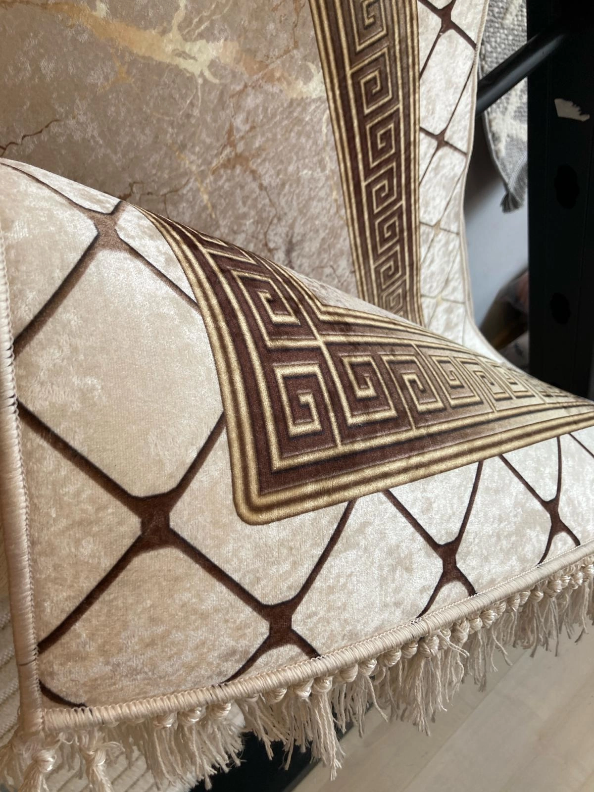 Gold Detaylı Vizon Dijital Baskı Yıkanabilir Halı