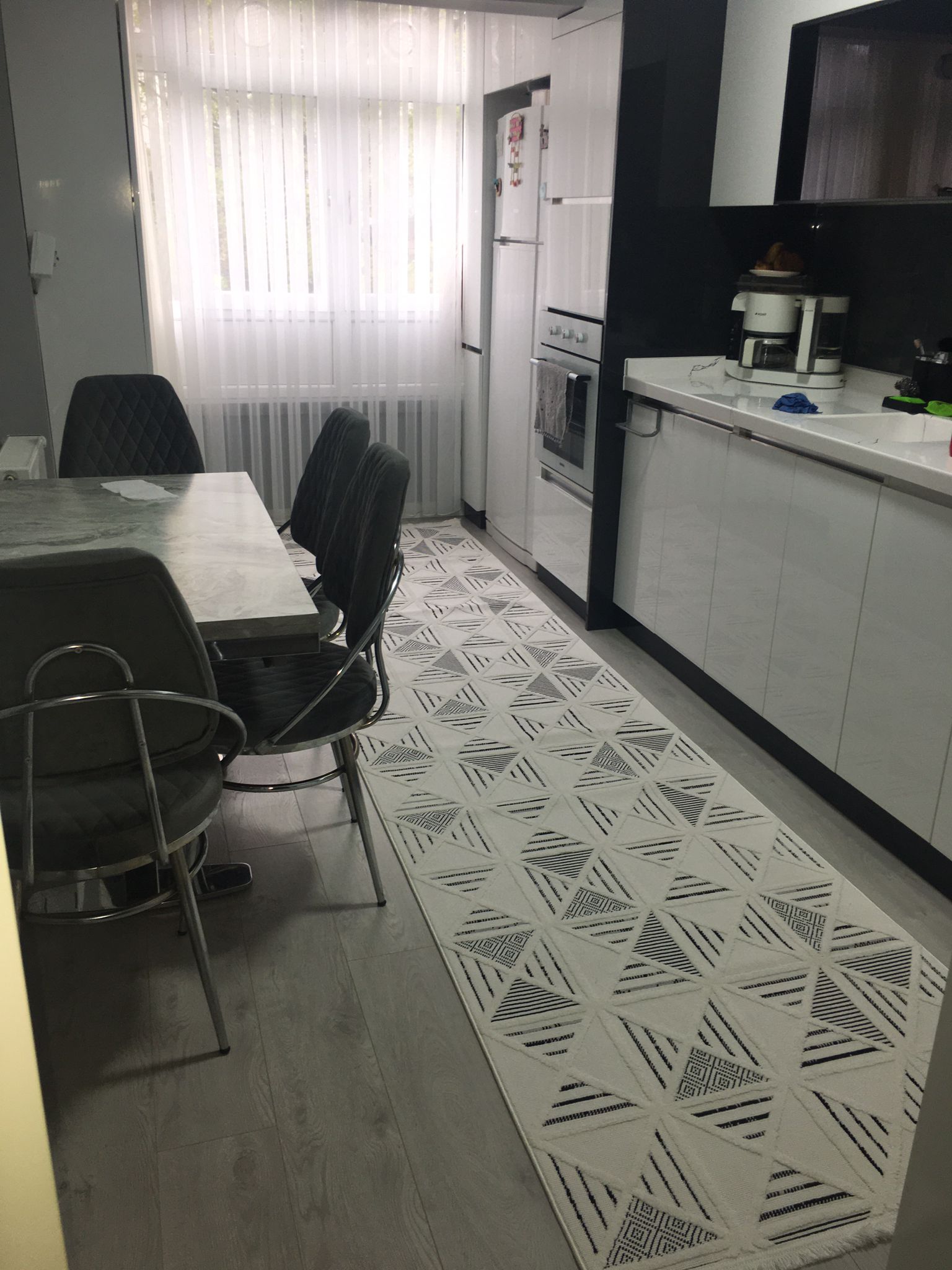 Siyah%20Beyaz%20Desenli%20İskandinav%20Tarzı%20Halı%20Liza%20Serisi