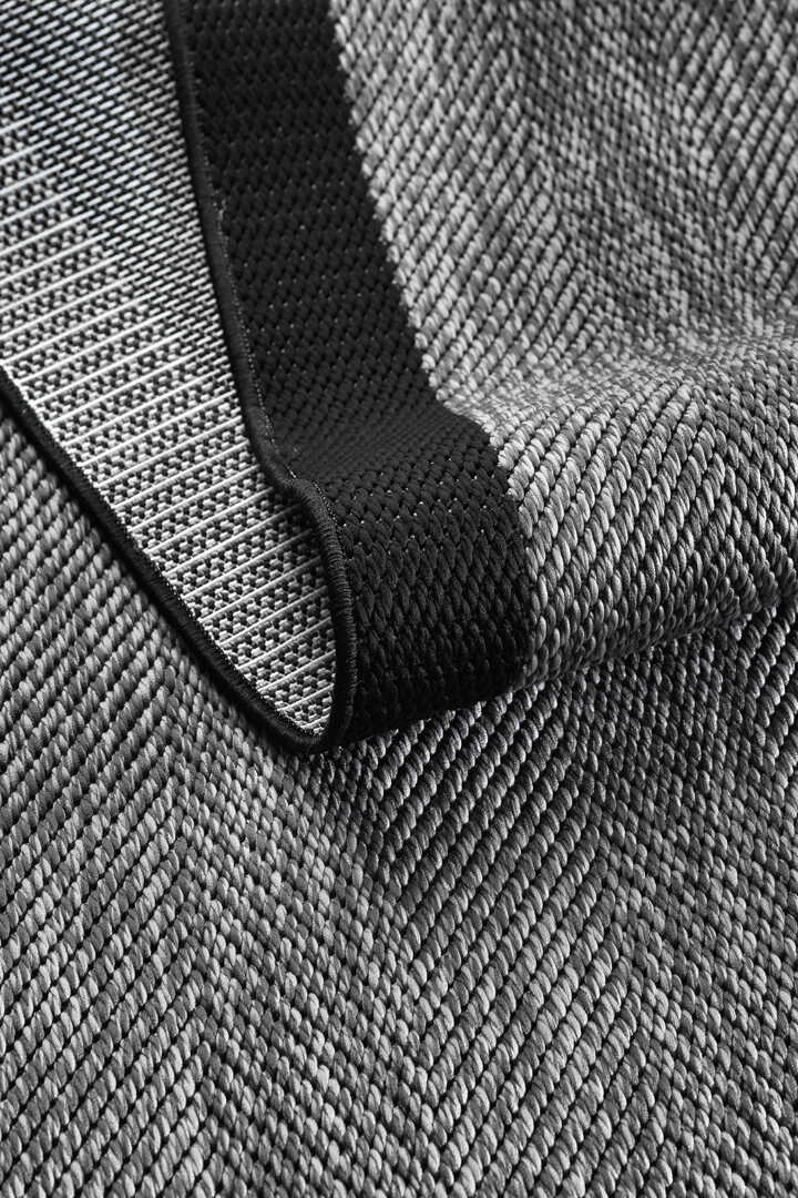 Siyah  Seritli Gri Balıksırtı Desenli  Piala Serisi Sisal Halı