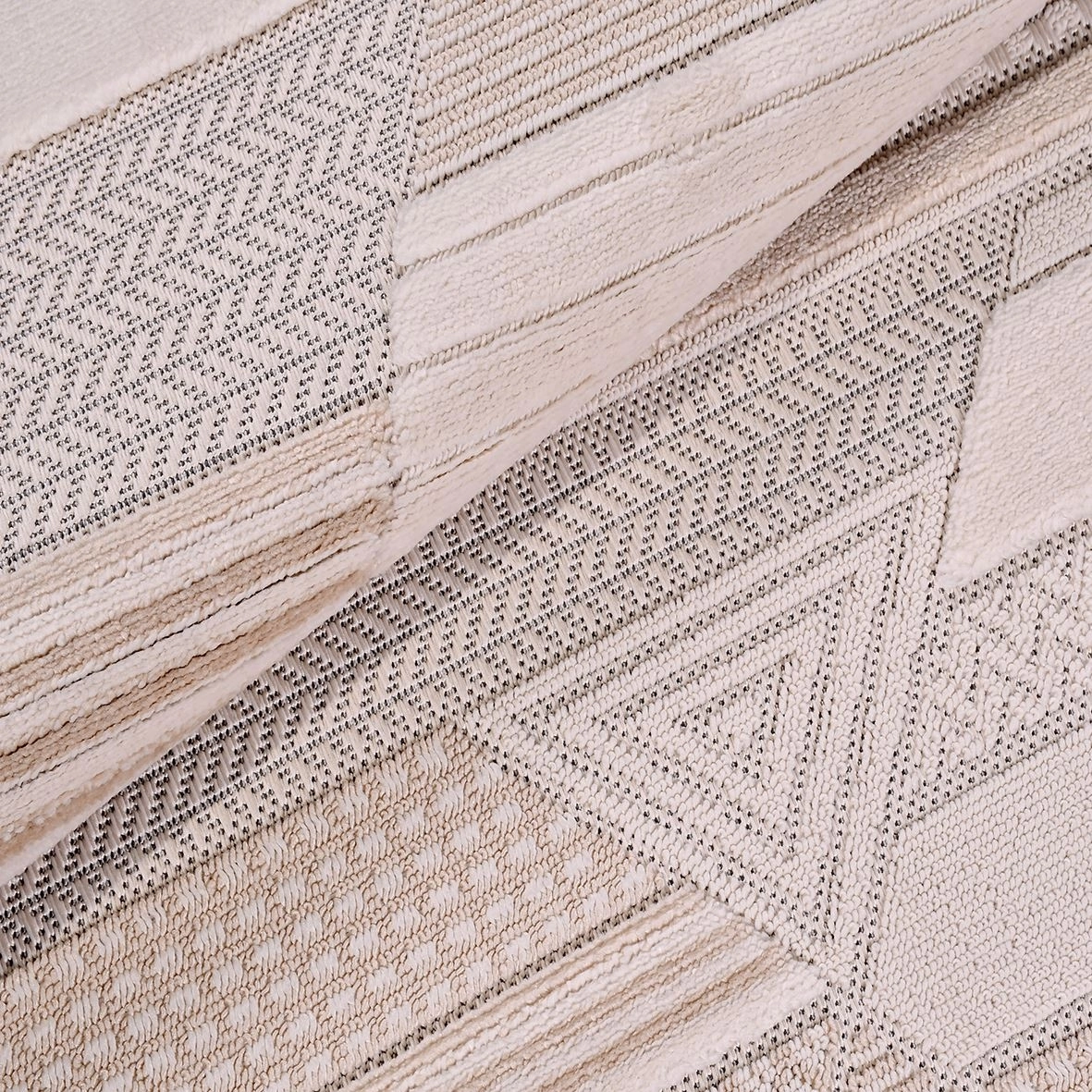 4 mm hav yüksekliğinde İzgi Serisi Krem Kahverengi Desenli Halı