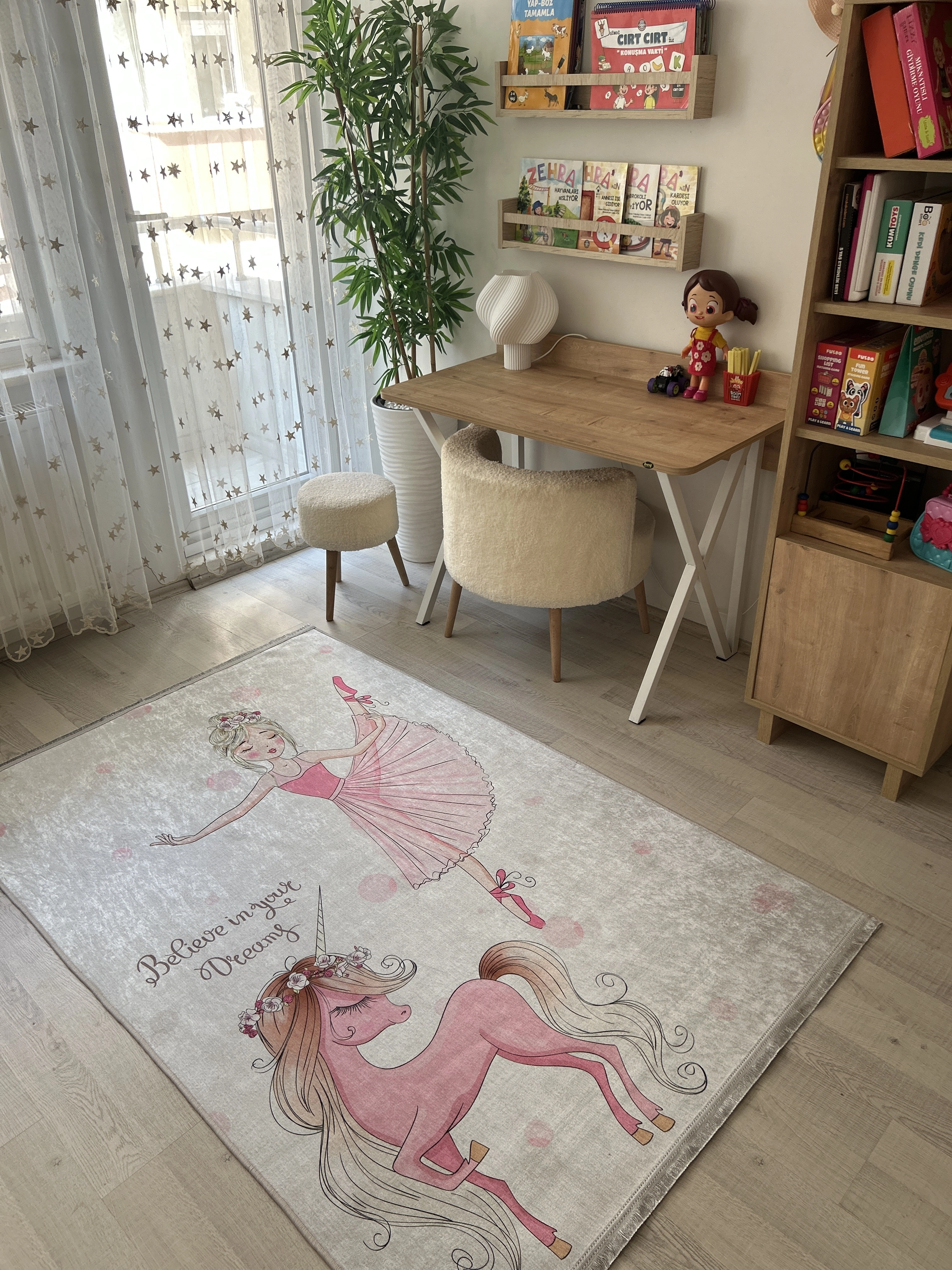 Pembe Kız Çoçuk Desenli Çocuk Odası Dijital Baskı Yıkanabilir Halı