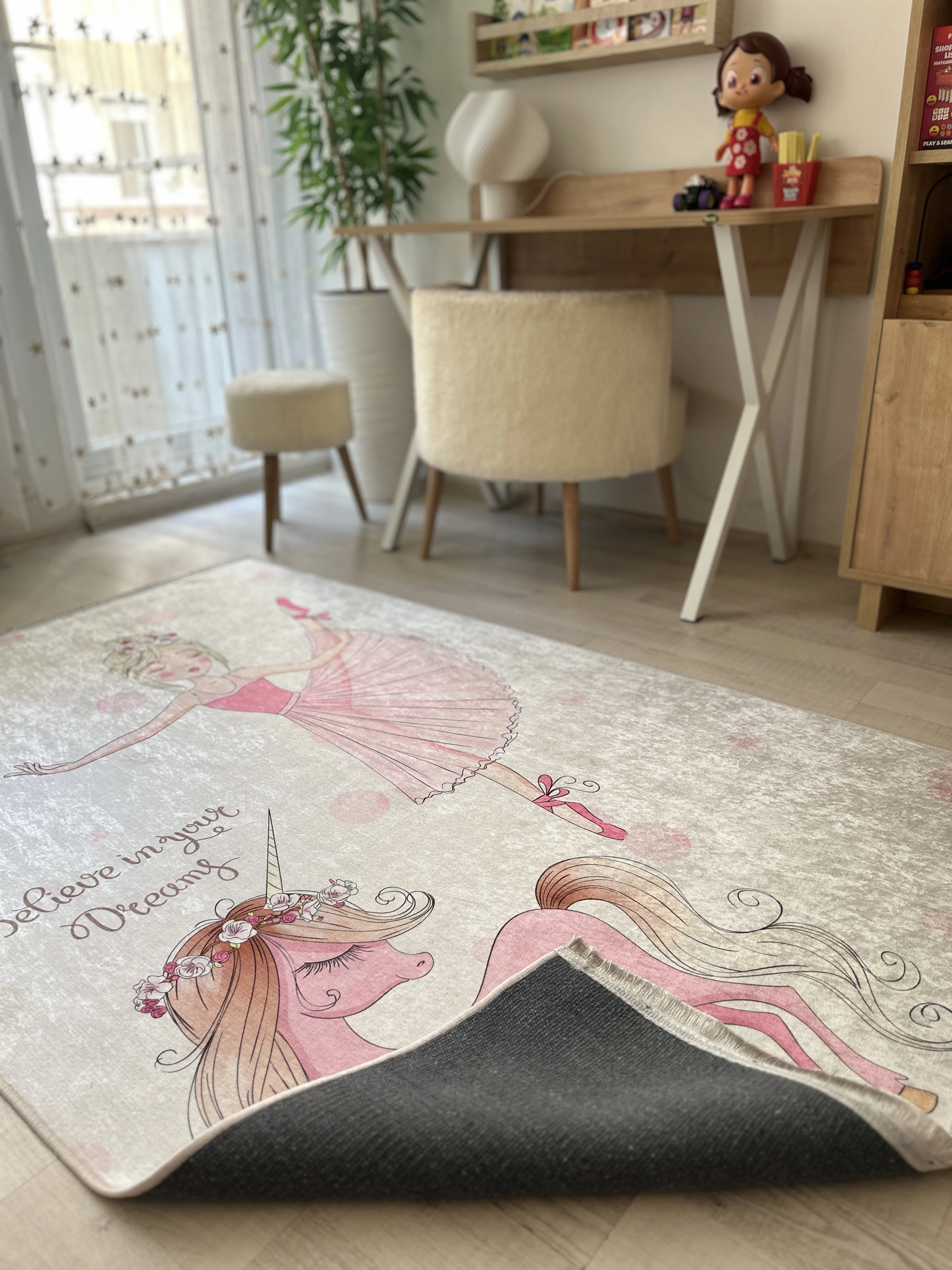 Pembe Kız Çoçuk Desenli Çocuk Odası Dijital Baskı Yıkanabilir Halı