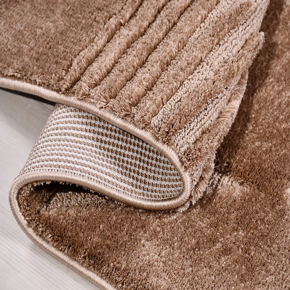  Koyu Bej 8 mm hav yüksekliğinde İnka Serisi Halı