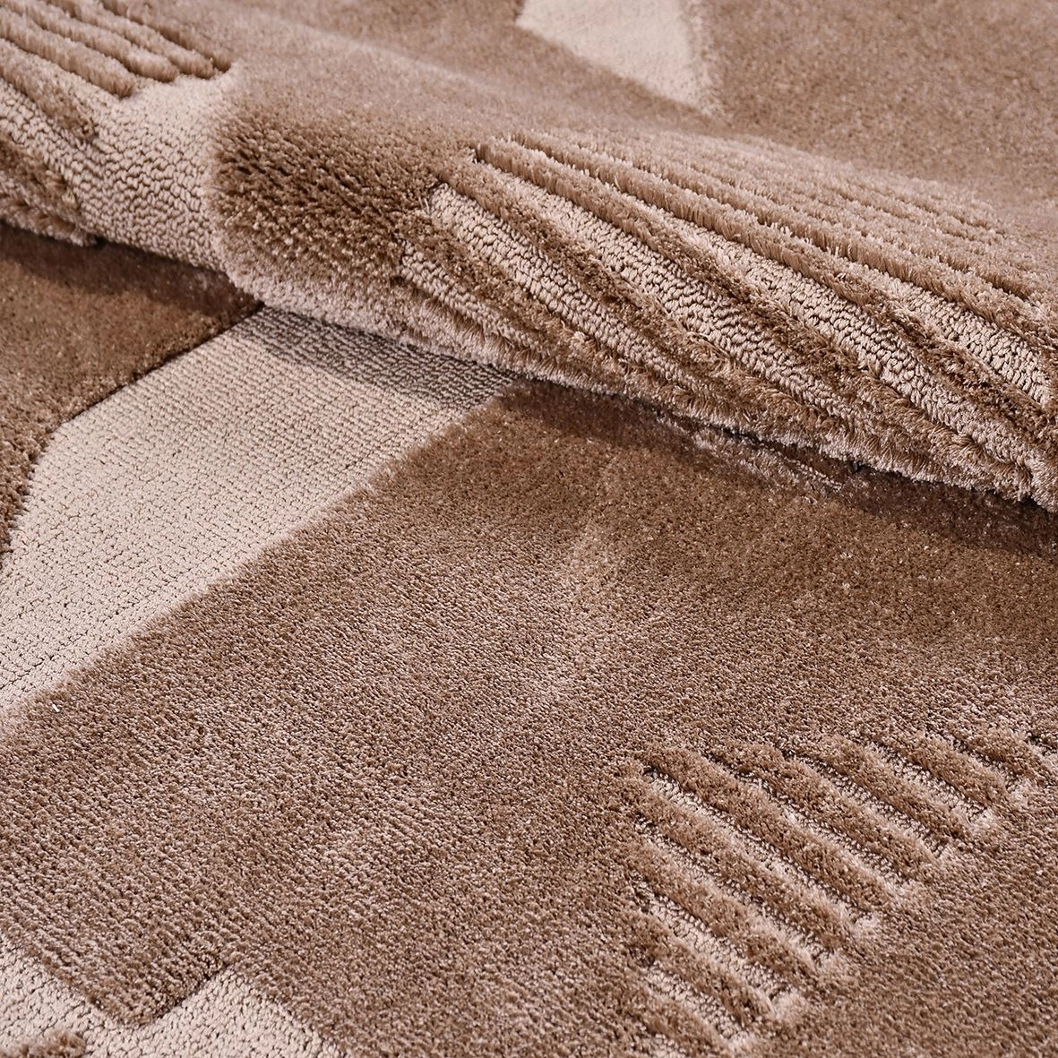  Koyu Bej 8 mm hav yüksekliğinde İnka Serisi Halı