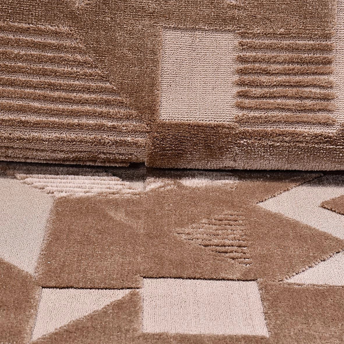  Koyu Bej 8 mm hav yüksekliğinde İnka Serisi Halı