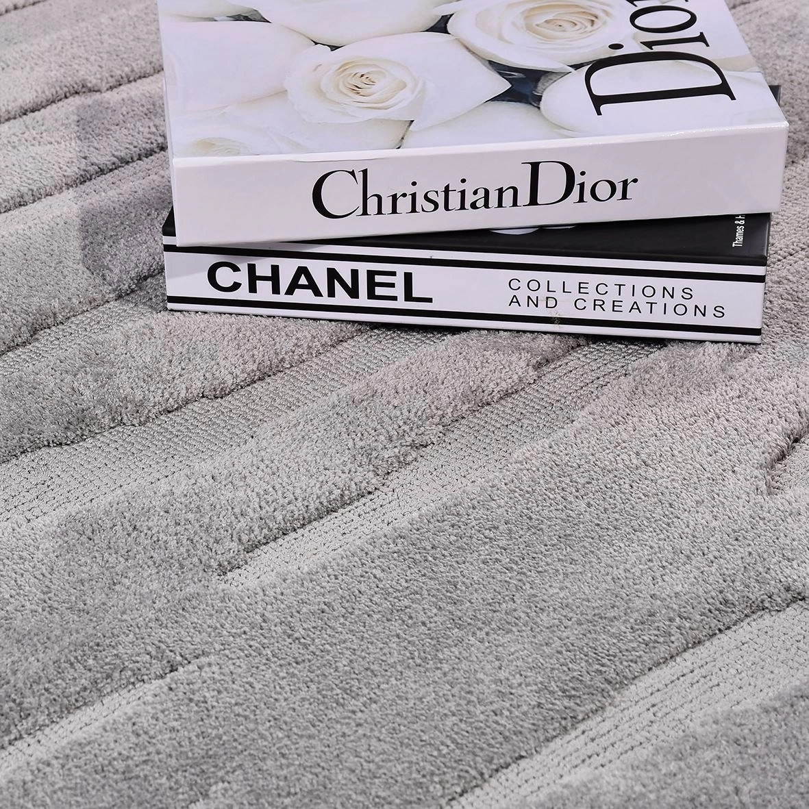 Gri 8 mm hav yüksekliğinde İnka Serisi Halı