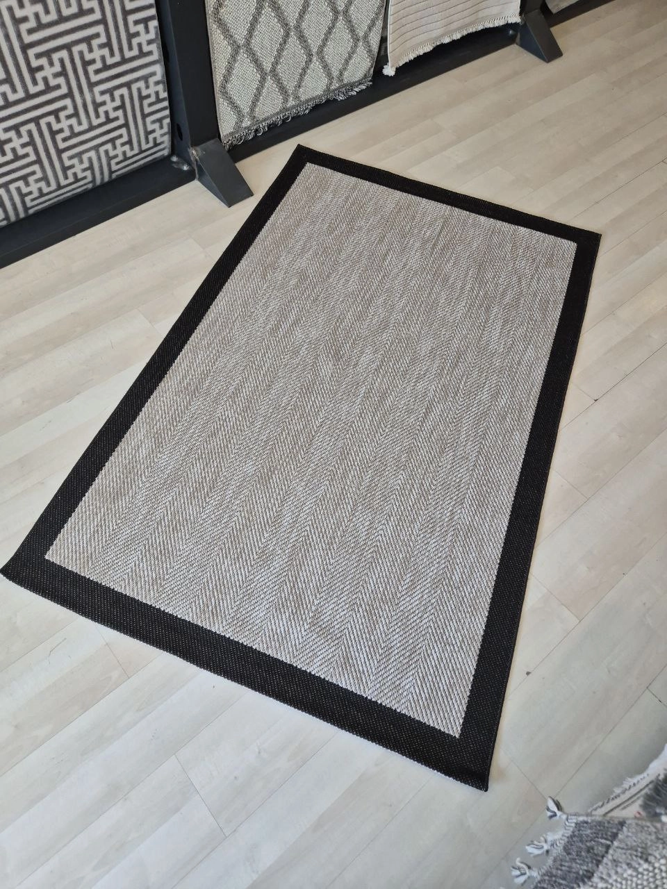 Bej Siyah Balık Sırtı Desenli Seritli Sisal Halı Sisal Plus Serisi