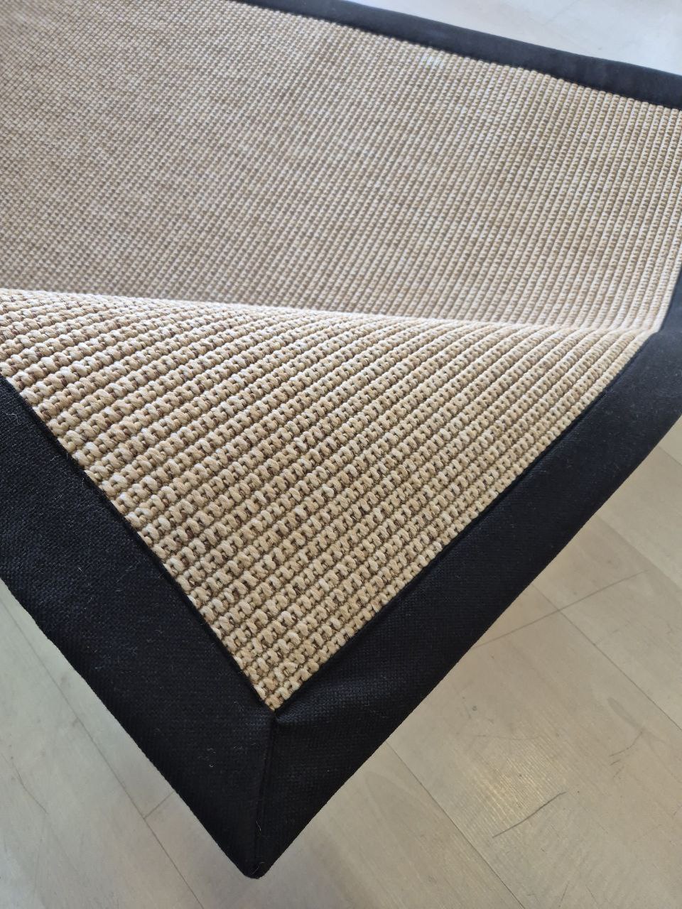 Kahverengi%20Siyah%20Bordörlü%20Sisal%20Halı