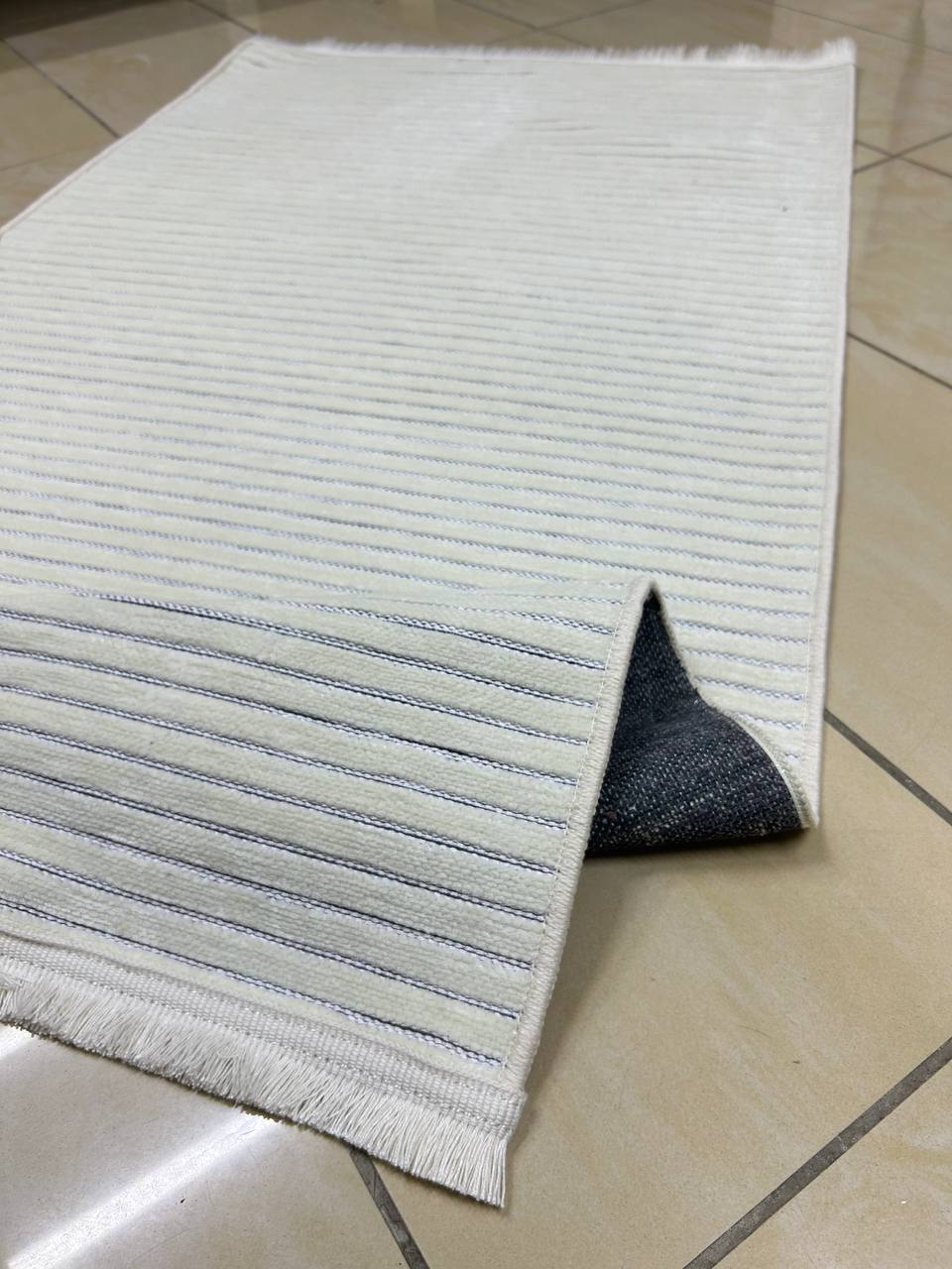 Şönil%20Kilim%20Beyaz%20Kaymaz%20Taban%20Liya%20Serisi