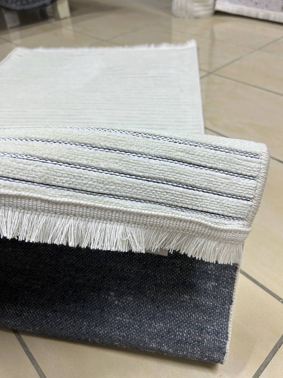 Şönil%20Kilim%20Beyaz%20Kaymaz%20Taban%20Liya%20Serisi