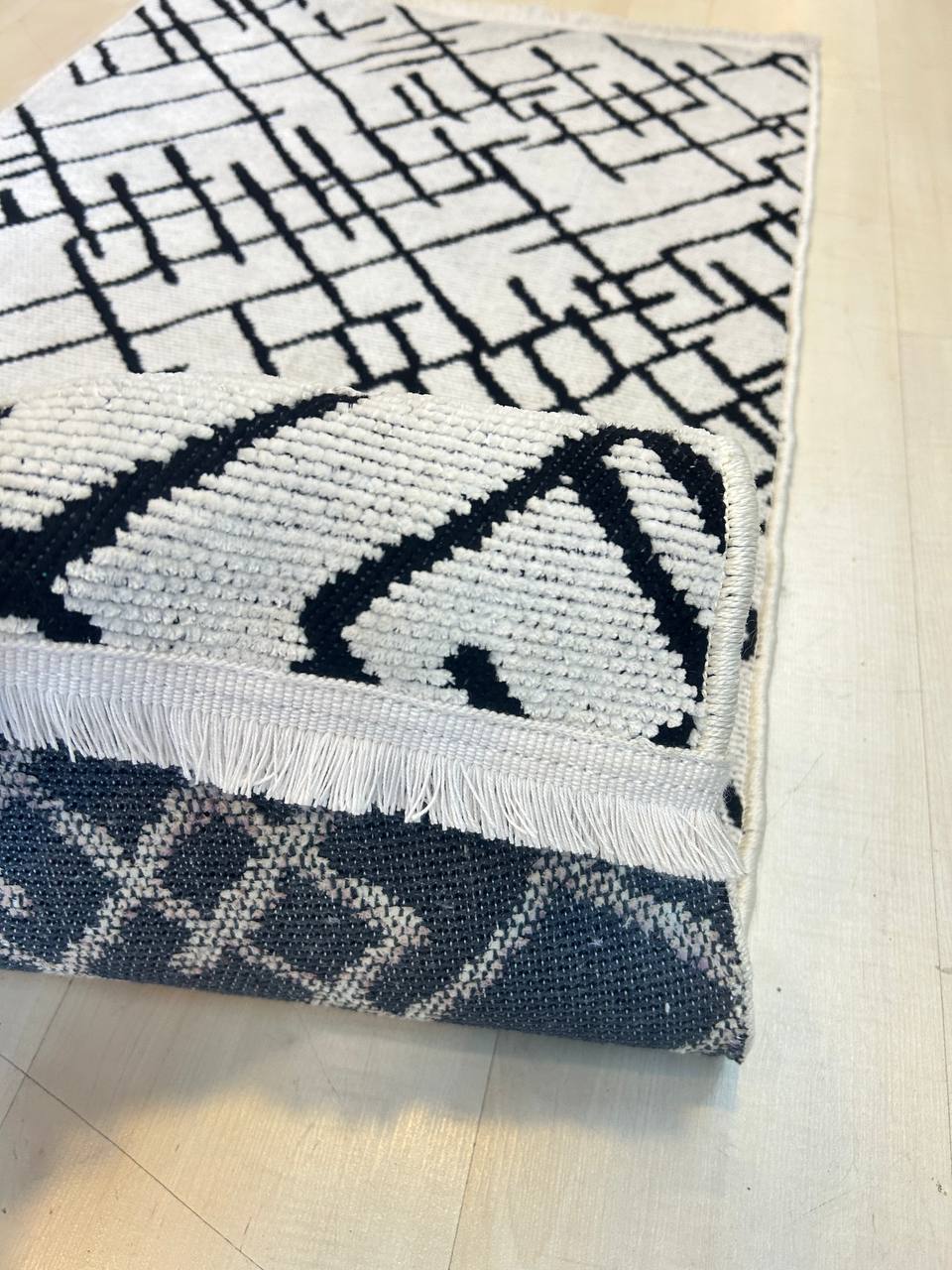 Şönil%20Kilim%20Beyaz%20Çizgi%20Desenli%20Kaymaz%20Taban%20Rain%20Serisi