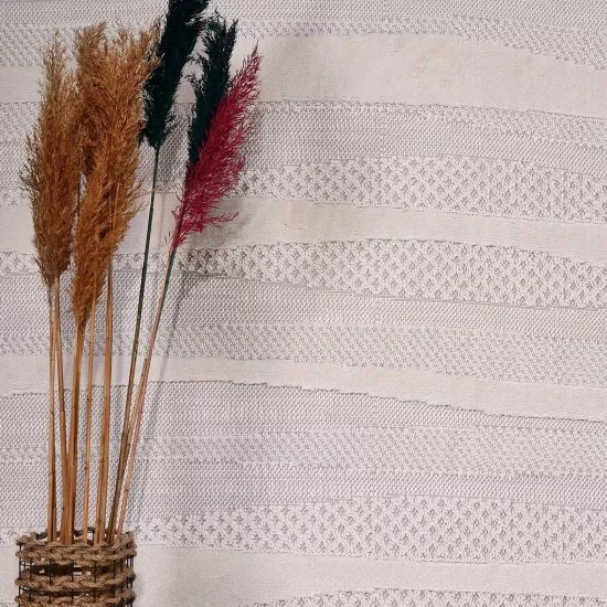 ﻿179.200 ilmek sıklığında 4 mm hav yüksekliğinde İzgi Serisi Krem Desenli Halı