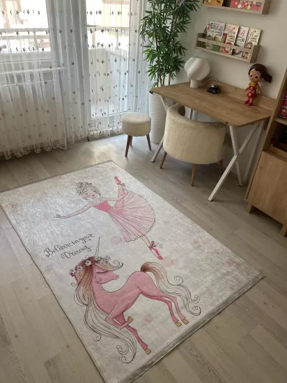 Pembe Kız Çoçuk Desenli Çocuk Odası Dijital Baskı Yıkanabilir Halı