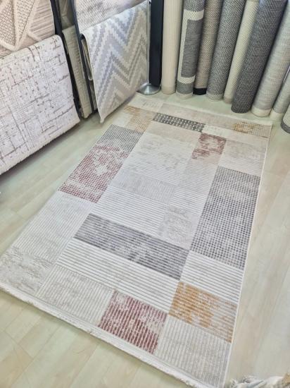 Krem Kare Renkli Desenli İstinye Serisi Akrilik Halı