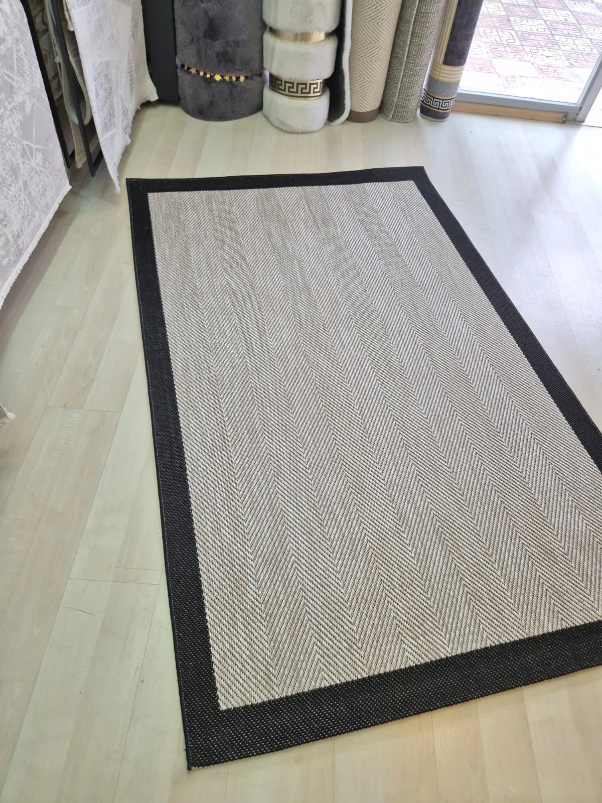 Bej Siyah Balık Sırtı Desenli Seritli Sisal Halı Sisal Plus Serisi