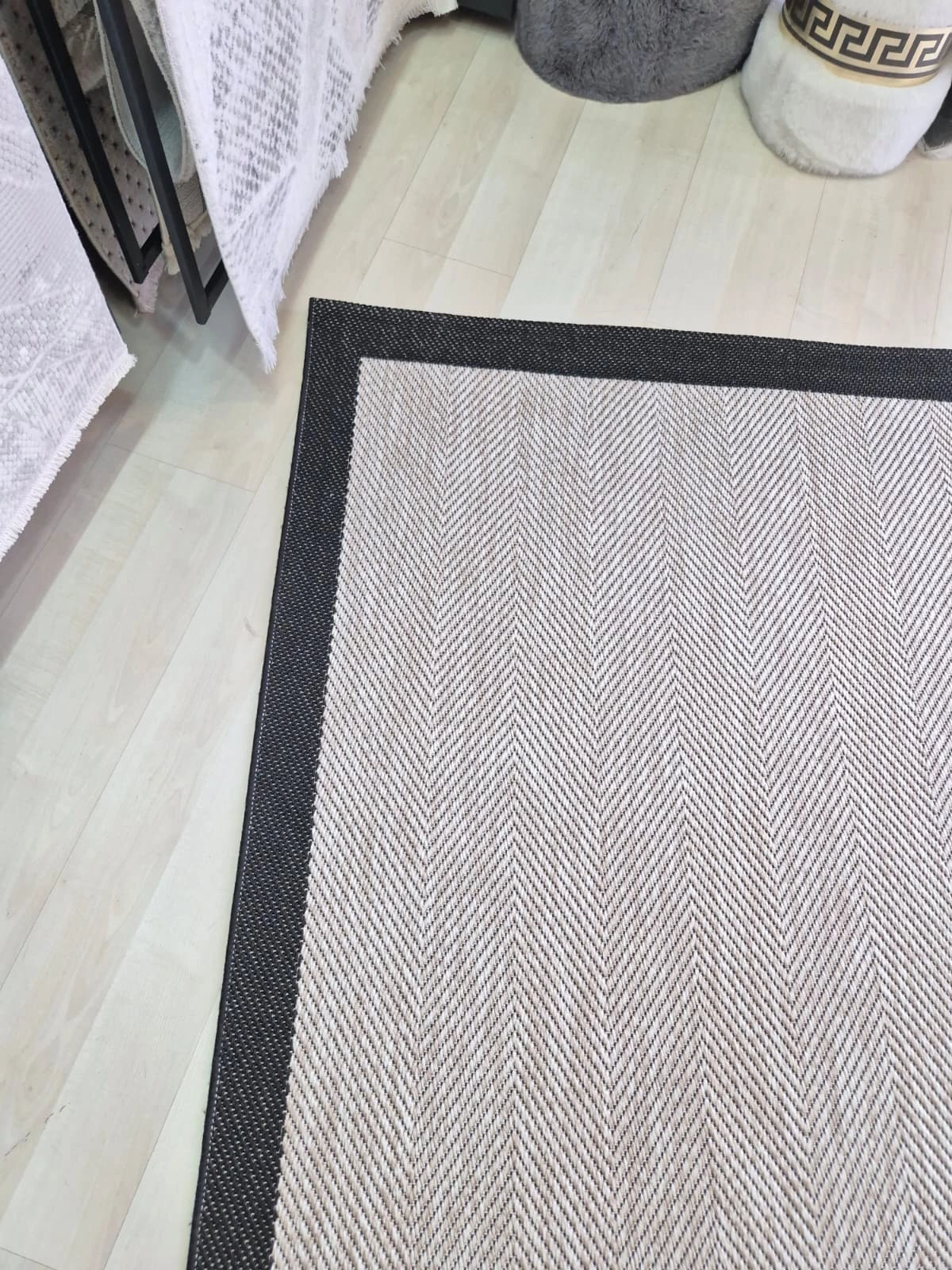 Bej Siyah Balık Sırtı Desenli Seritli Sisal Halı Sisal Plus Serisi