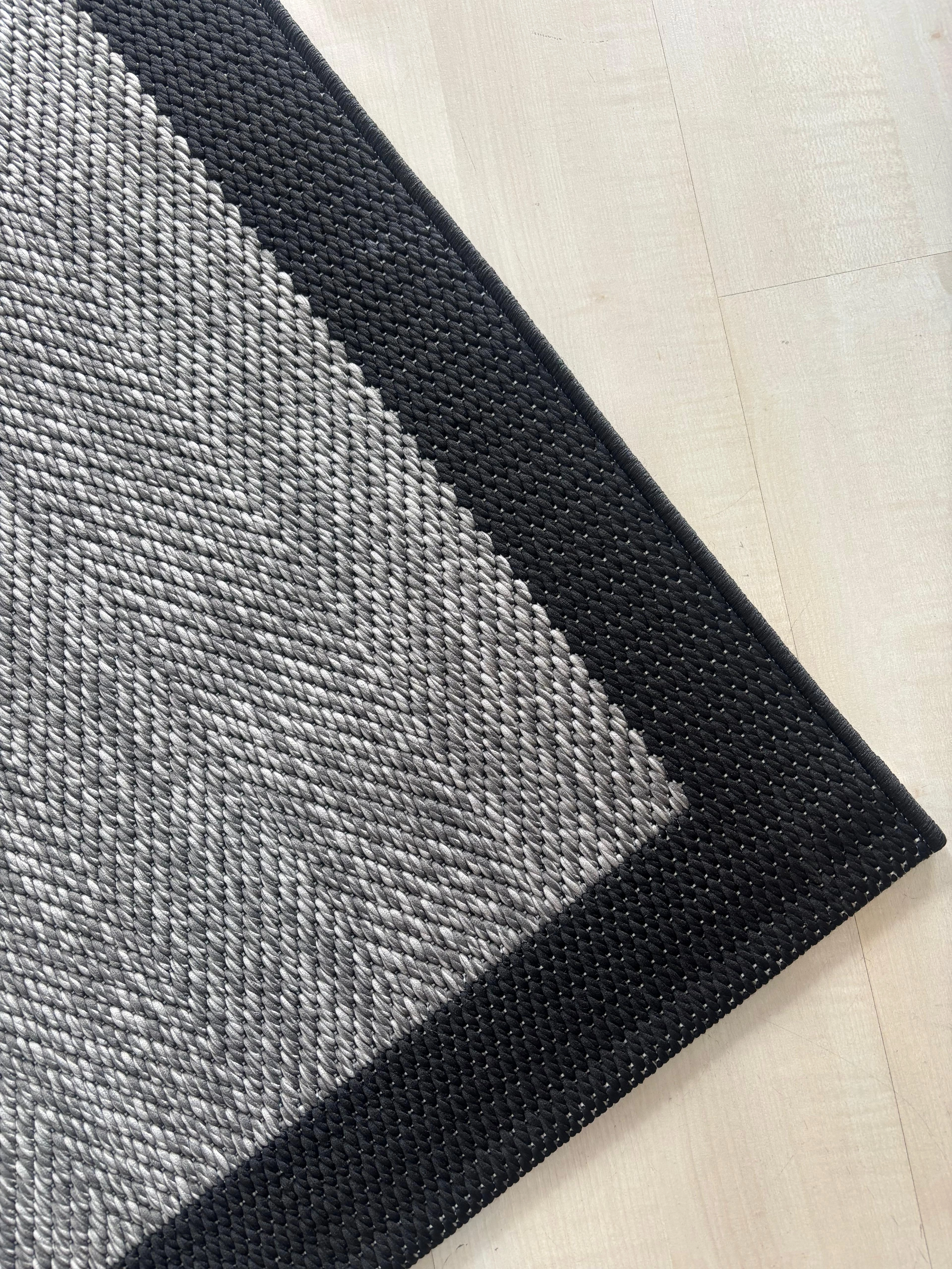 Siyah  Seritli Gri Balıksırtı Desenli  Piala Serisi Sisal Halı