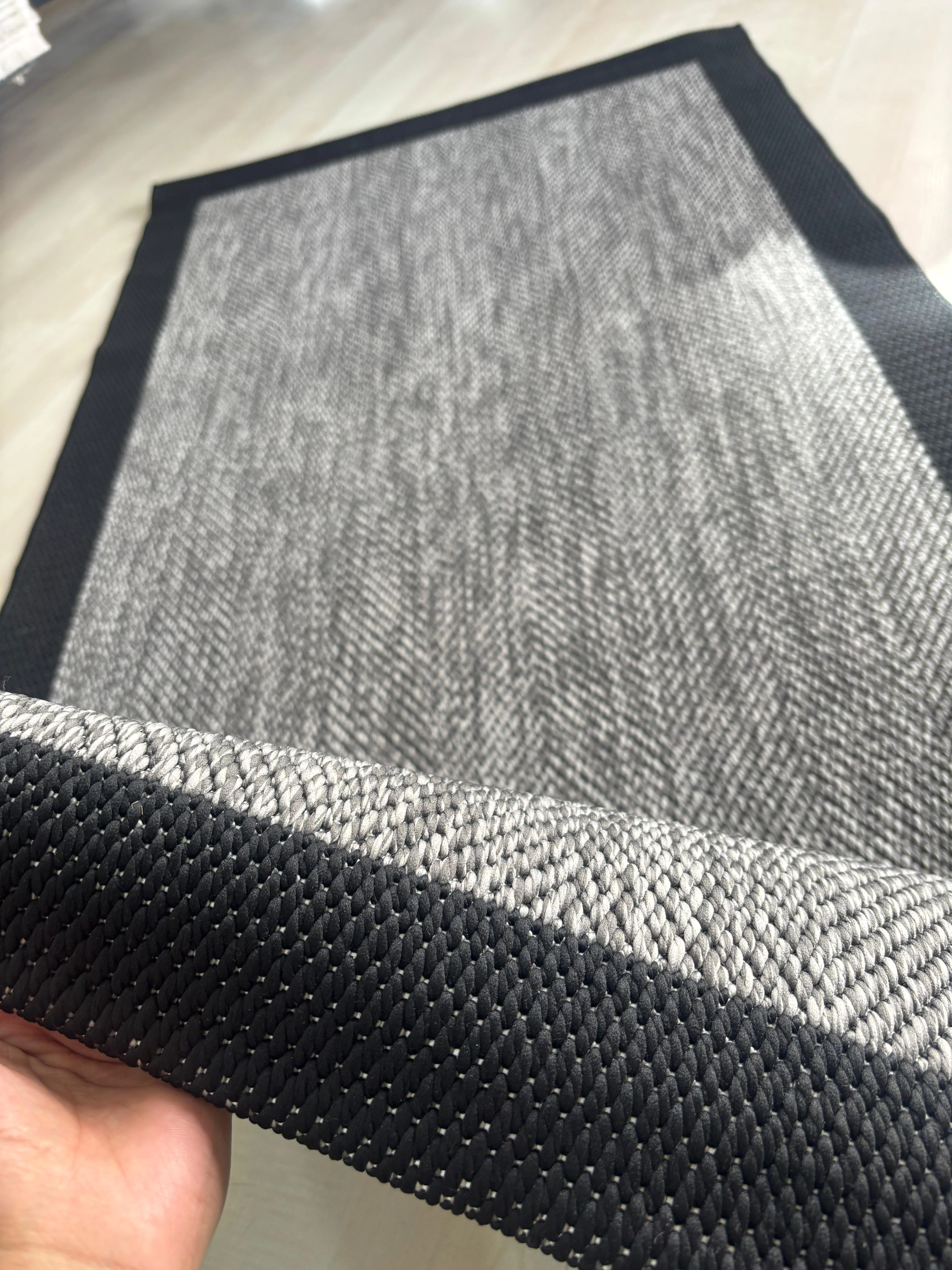 Siyah  Seritli Gri Balıksırtı Desenli  Piala Serisi Sisal Halı