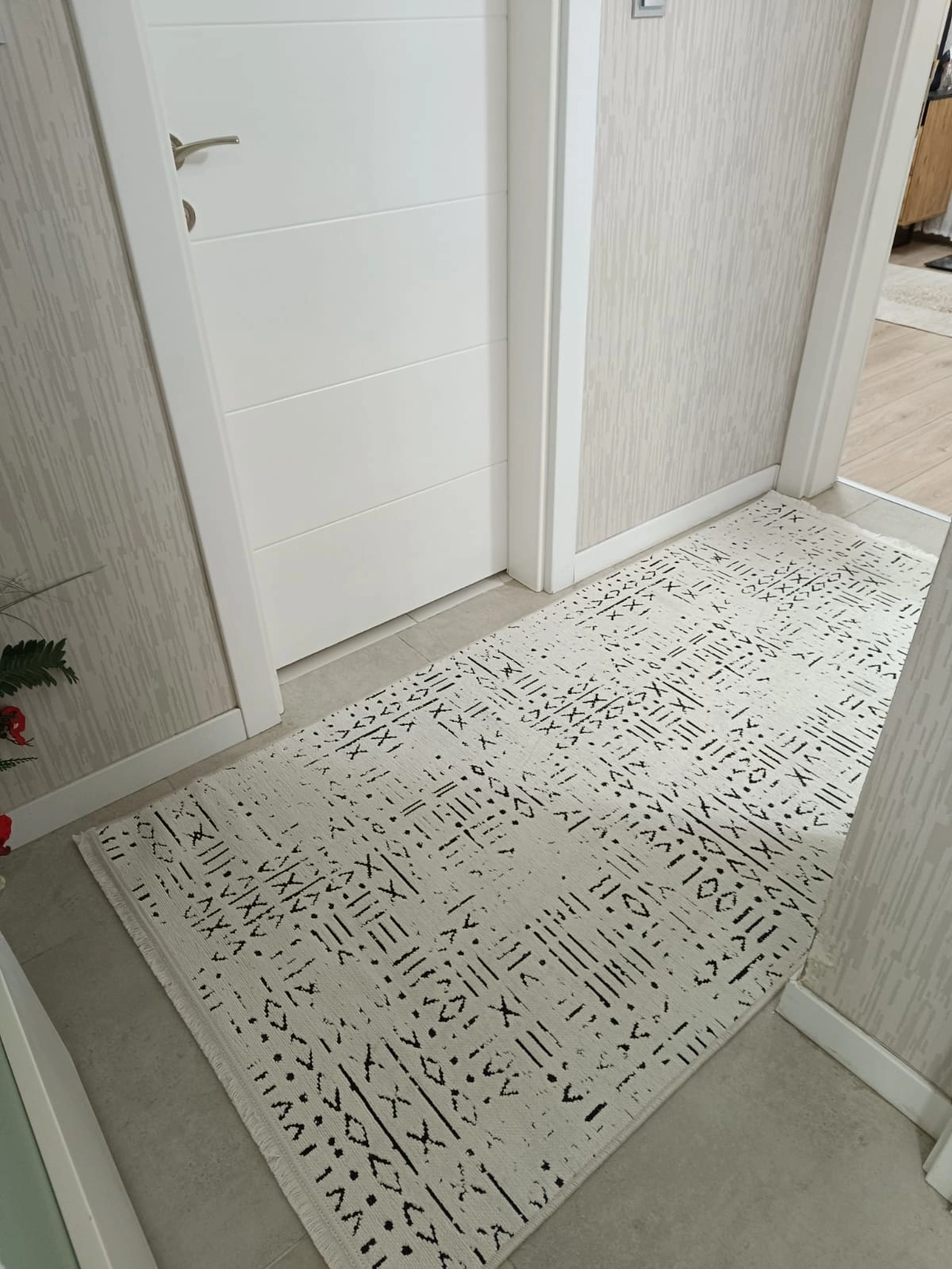 Şönil Kilim Beyaz Çivi Desenli Kaymaz Taban Vena Serisi