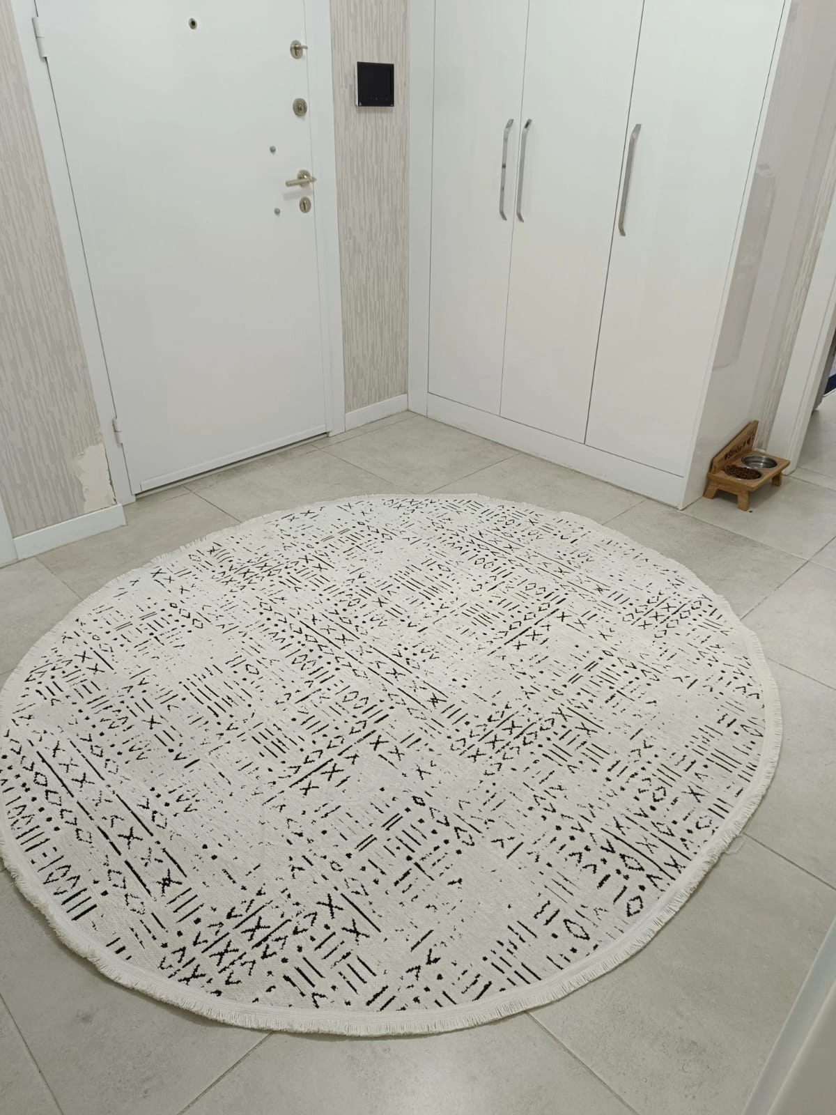 Şönil Kilim Beyaz Çivi Desenli Kaymaz Taban Vena Serisi