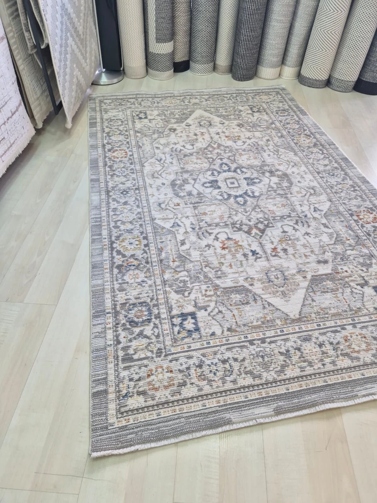 Bej Vintage Desenli Butik Serisi Halı
