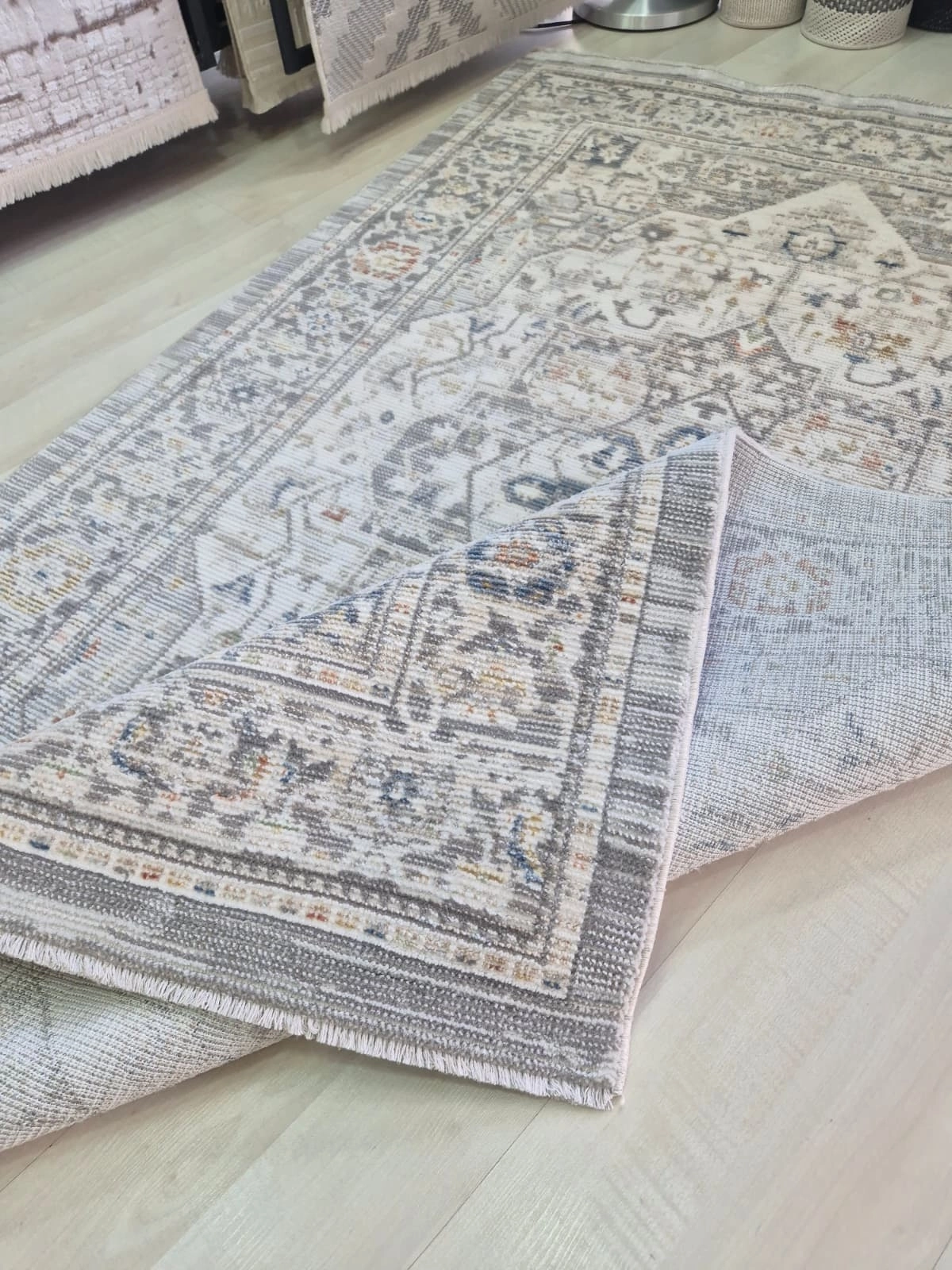 Bej Vintage Desenli Butik Serisi Halı