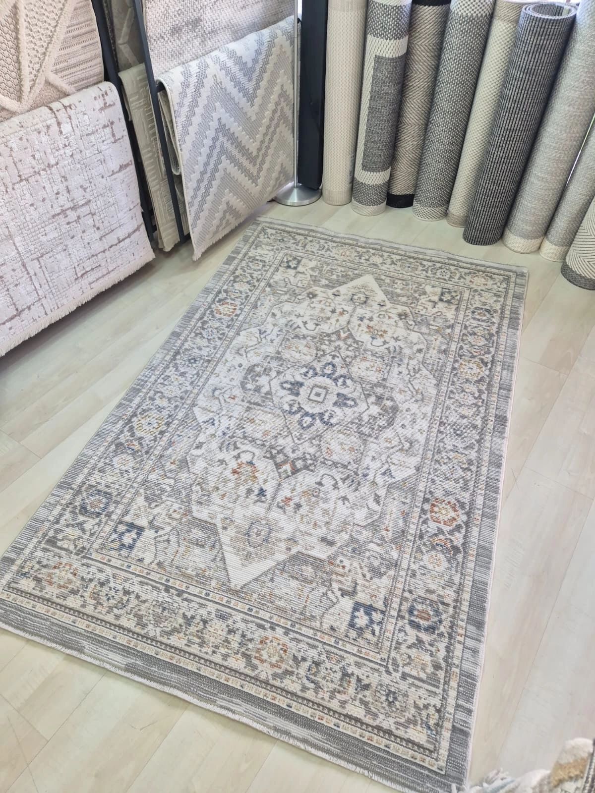 Bej Vintage Desenli Butik Serisi Halı