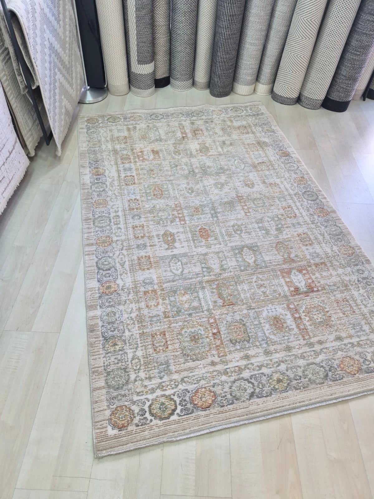 Multi Vintage Desenli Butik Serisi Halı