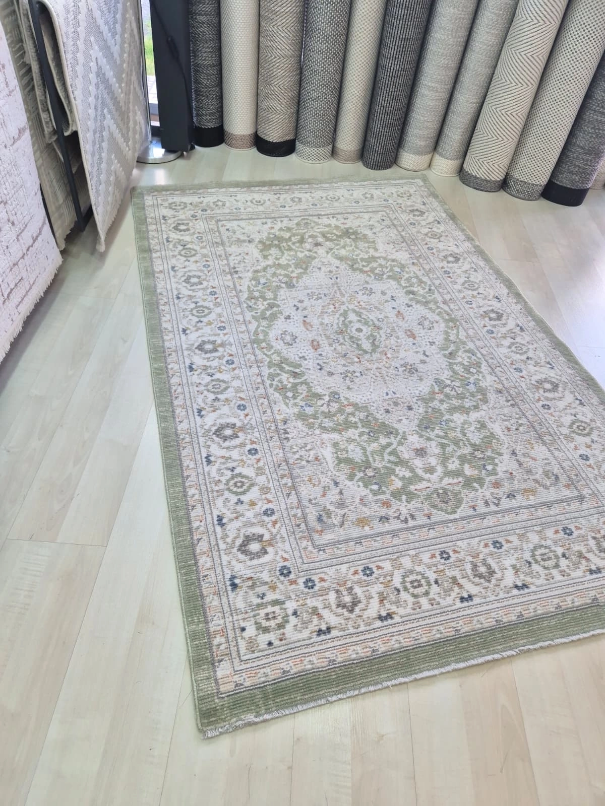 Yeşil Vintage Desenli Butik Serisi Halı