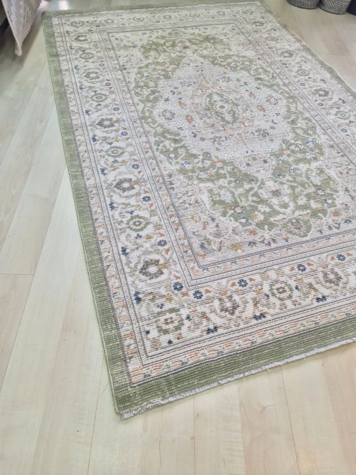 Yeşil Vintage Desenli Butik Serisi Halı
