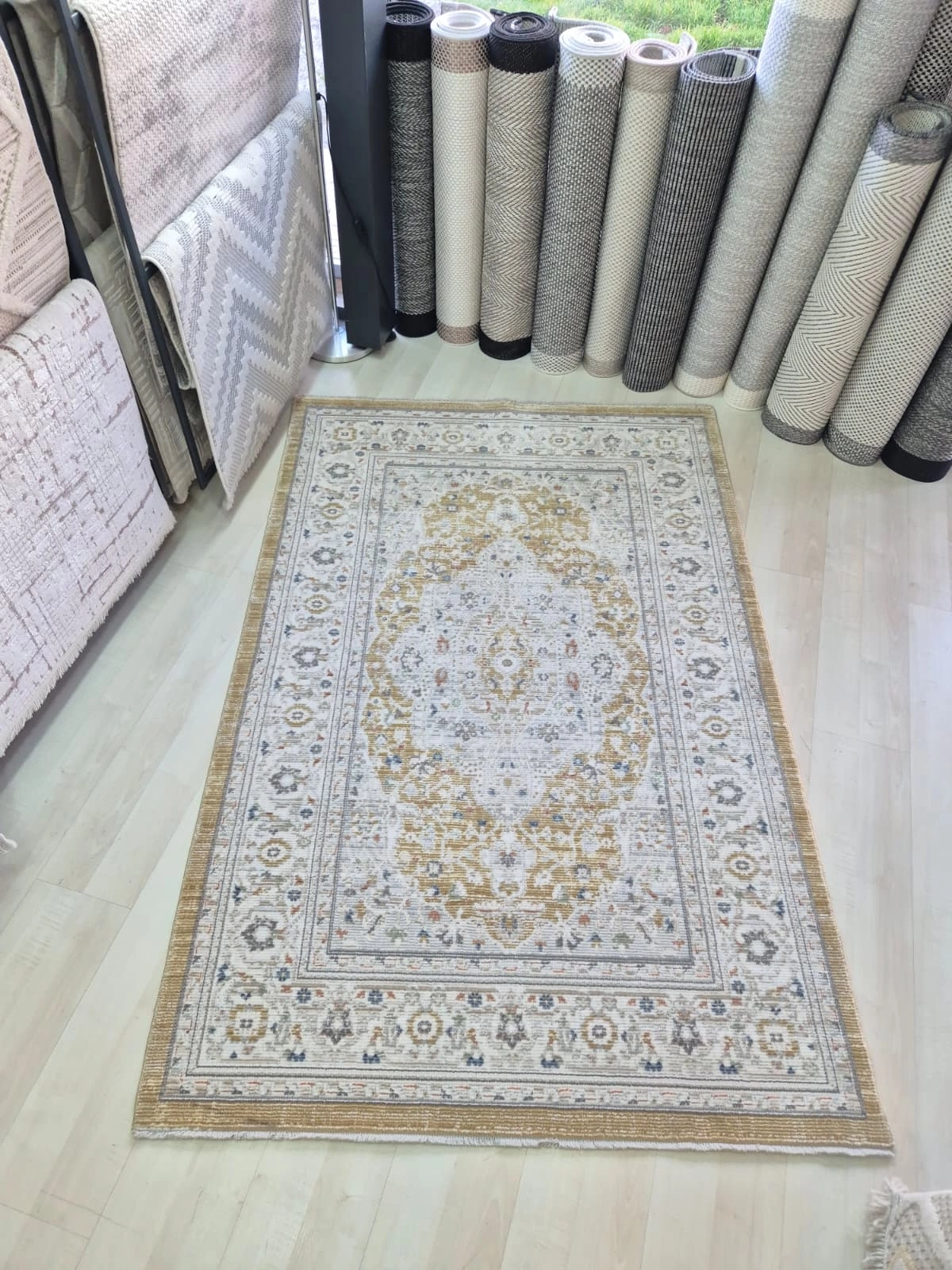 Sarı  Vintage Desenli Butik Serisi Halı