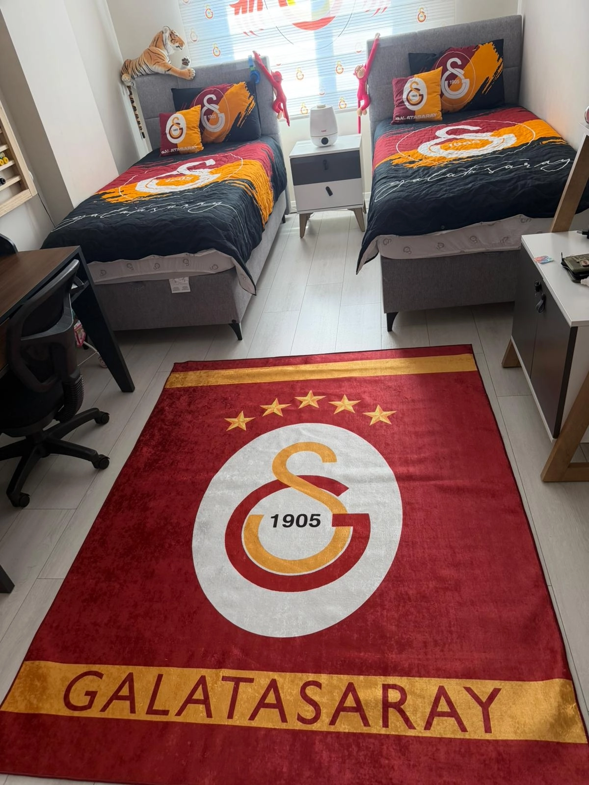  Galatasaray 5 Yıldız Desenli Dijital Baskı Yıkanabilir Halı
