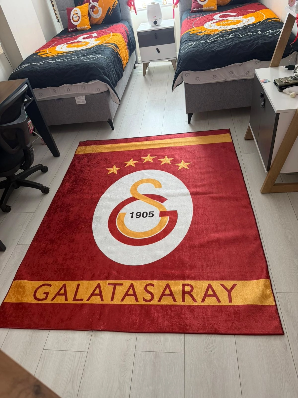  Galatasaray 5 Yıldız Desenli Dijital Baskı Yıkanabilir Halı