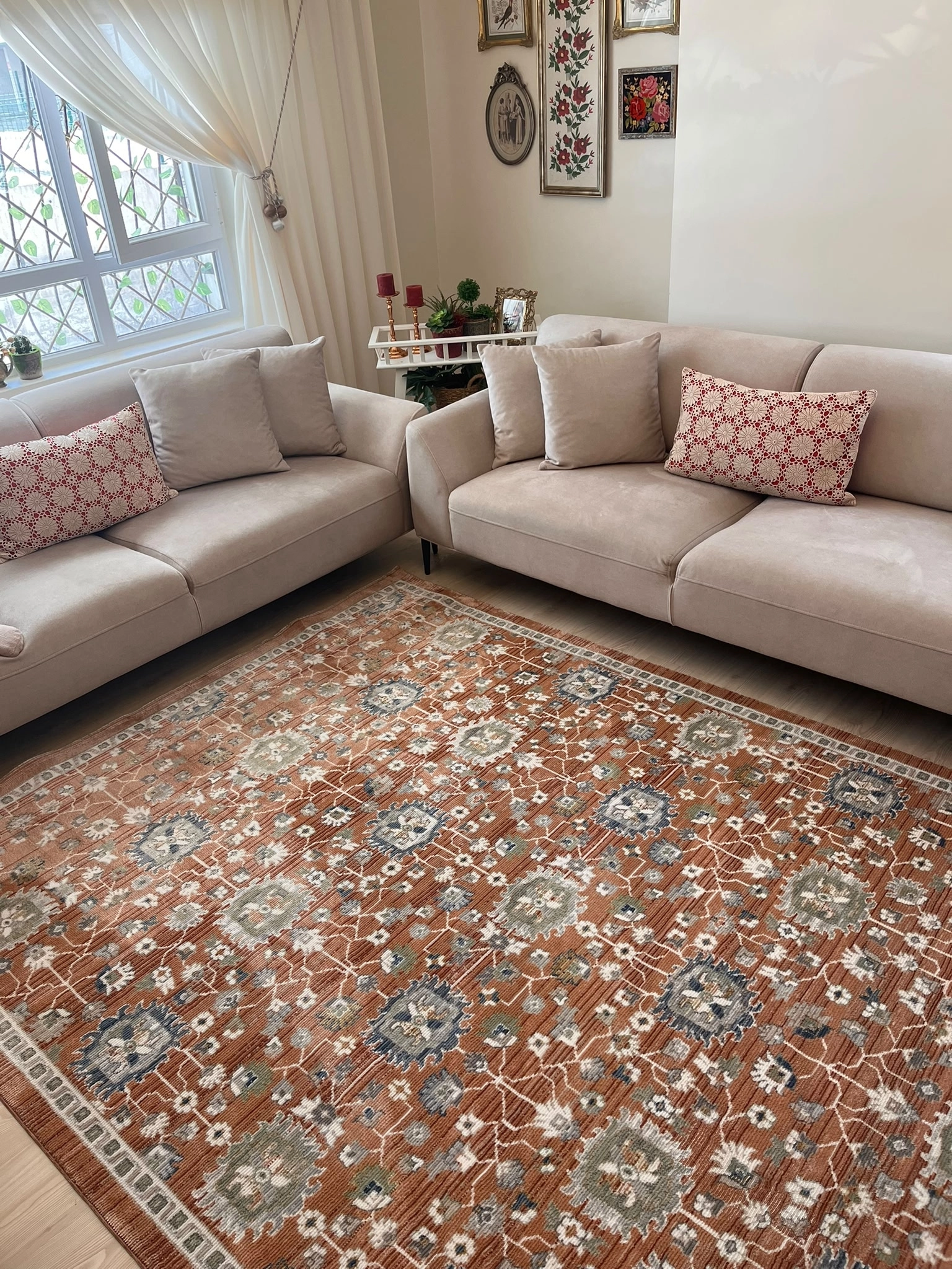 Bordo Vintage Desenli Butik Serisi Halı